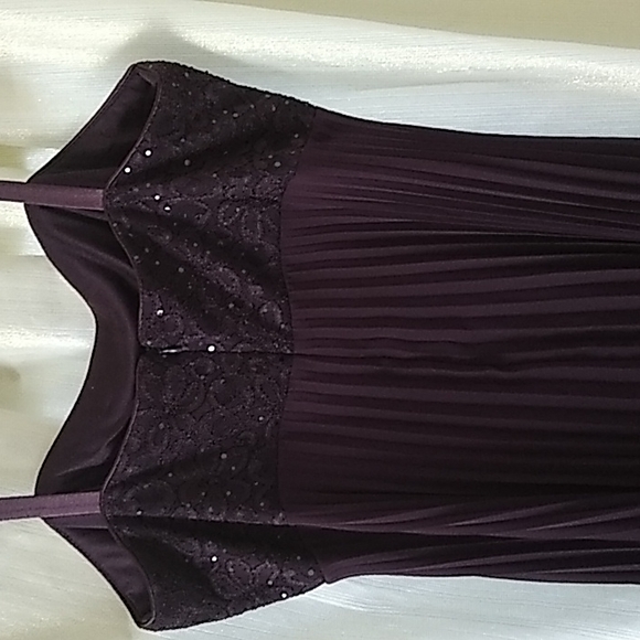 R&M Collections  Size 16. Maroon/Burgundy - Picture 6 of 10